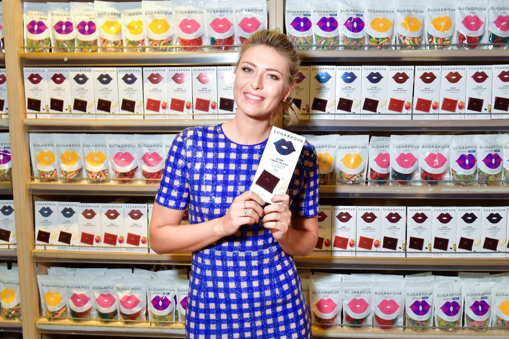 Sharapova ra mat cua hang keo anh 1