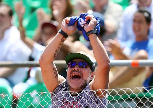 Maradona khoa moi bo tre anh 4