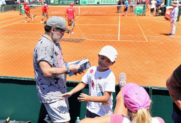 Maradona khoa moi bo tre anh 7