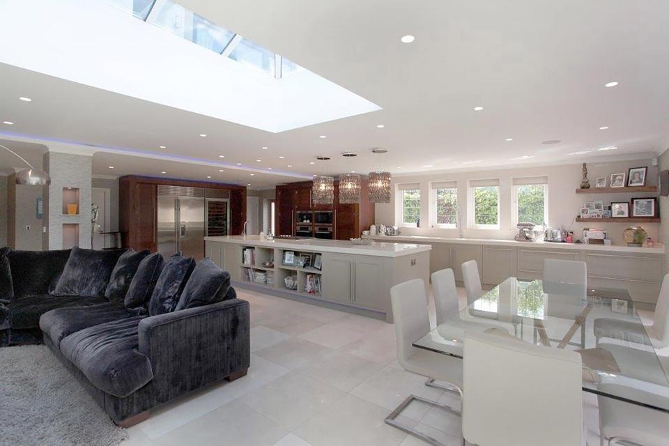 biet thu cua John Stone anh 4