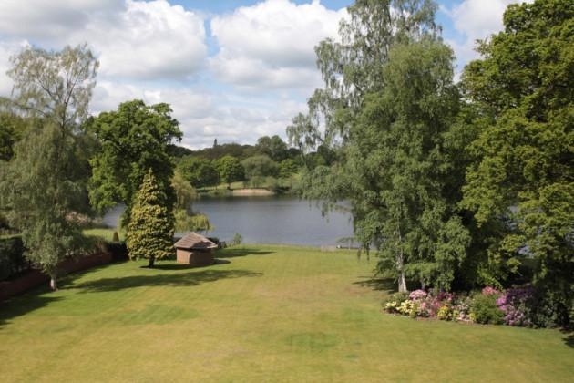 biet thu cua John Stone anh 1