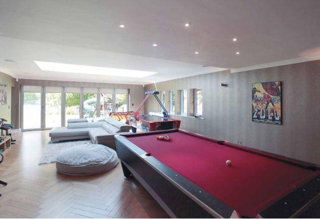 biet thu cua John Stone anh 5