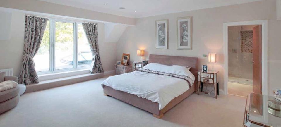 biet thu cua John Stone anh 8