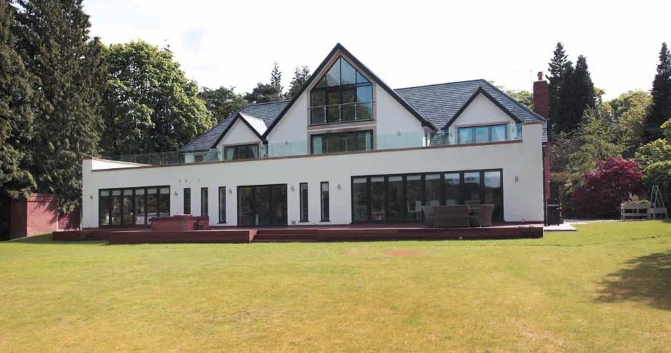 biet thu cua John Stone anh 2