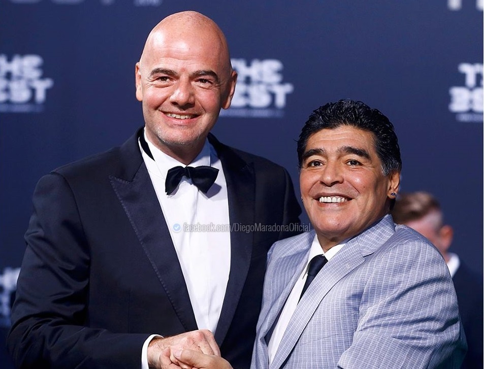 Maradona duoc FIFA trao vai tro gay tranh cai hinh anh