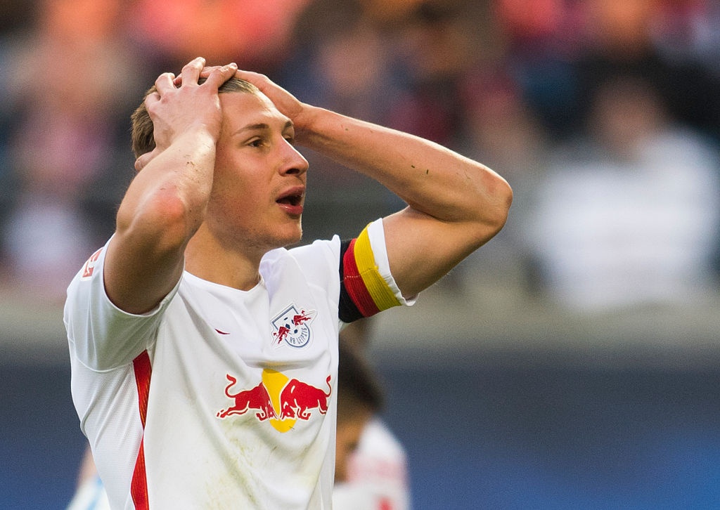 Hanh vi tho lo cua thu quan ‘CLB bi ghet nhat nuoc Duc’ hinh anh