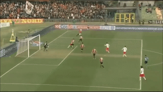 Cau thu ghi sieu pham bat nhay danh got de doi hinh anh