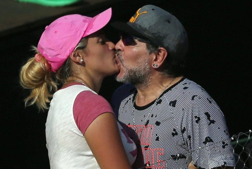 Maradona don Valentine voi bo 9X trong bon tam hinh anh