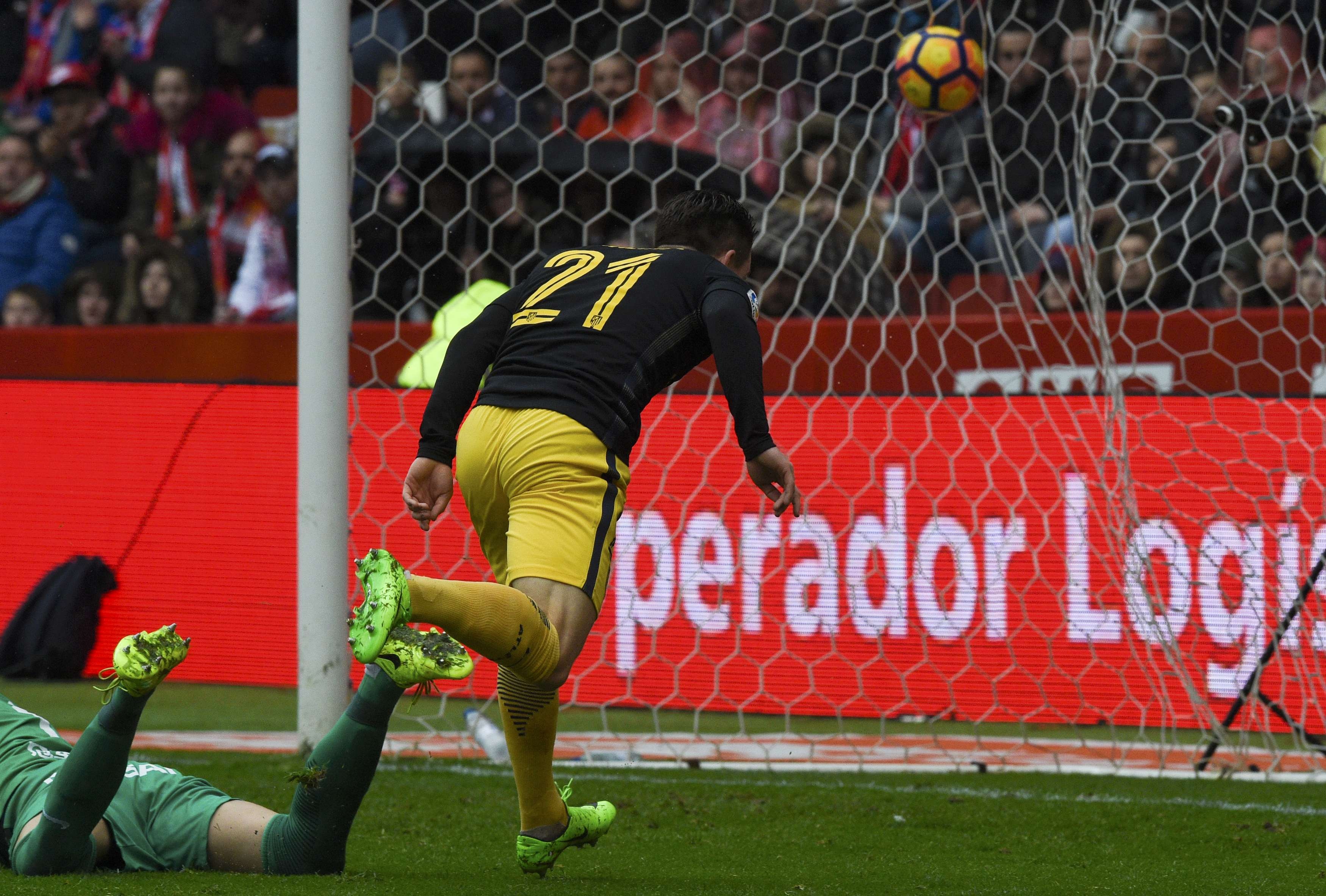 Tran Gijon vs Atletico Madrid anh 3