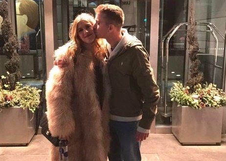 nam sinh vien hen ho voi hoa khoi quan vot anh 1