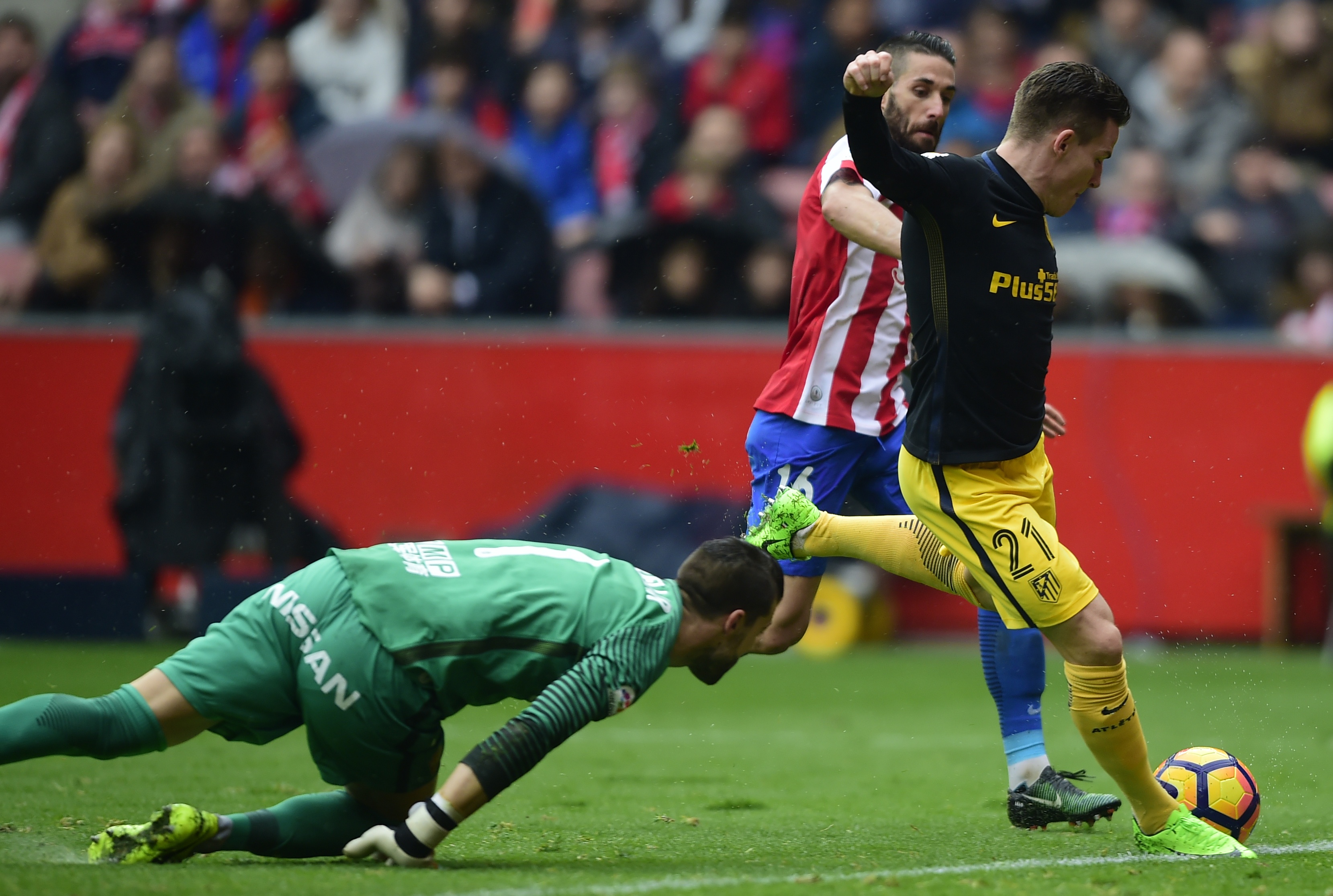 Tran Gijon vs Atletico Madrid anh 1