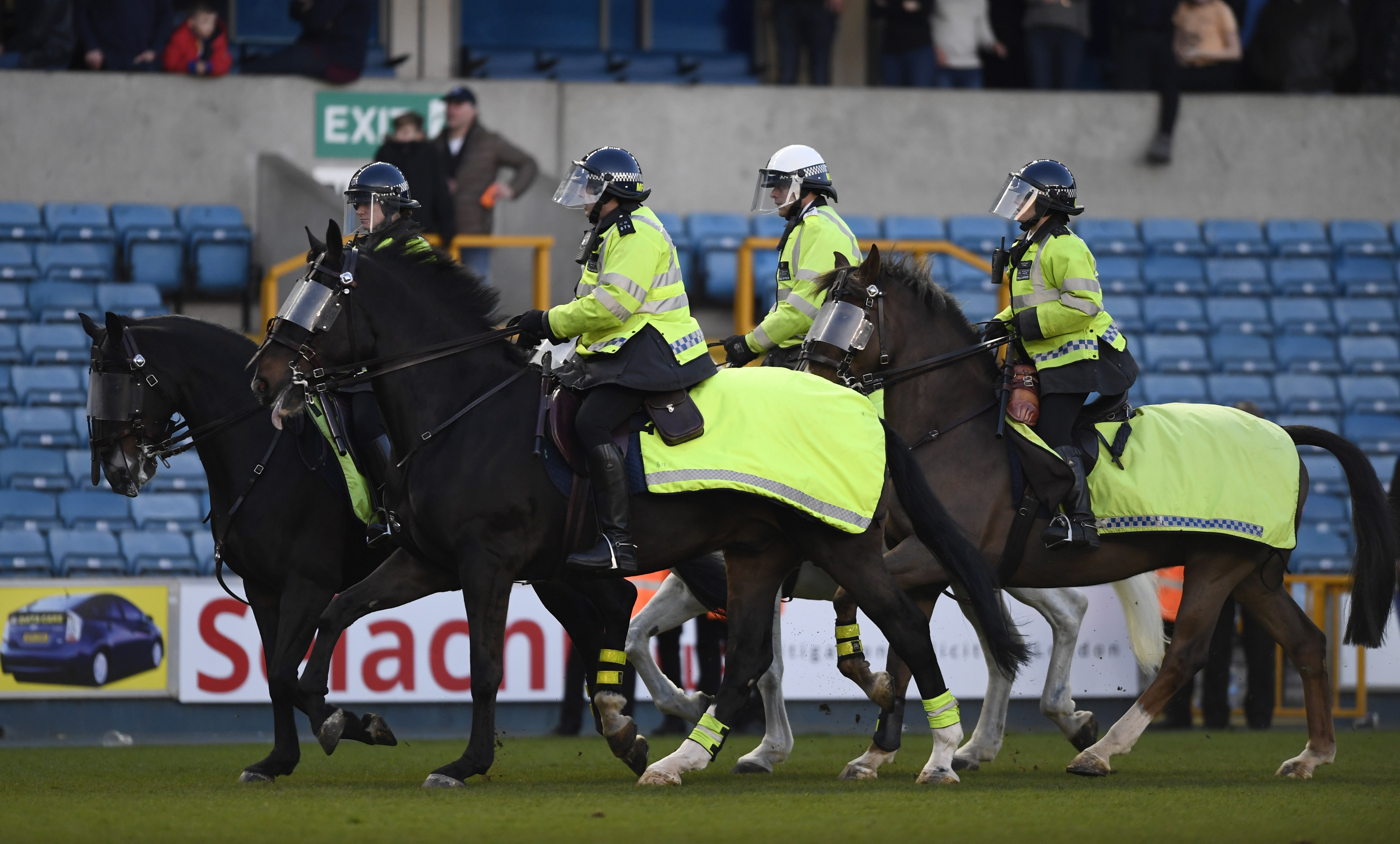 tran Millwall vs Leicester anh 7