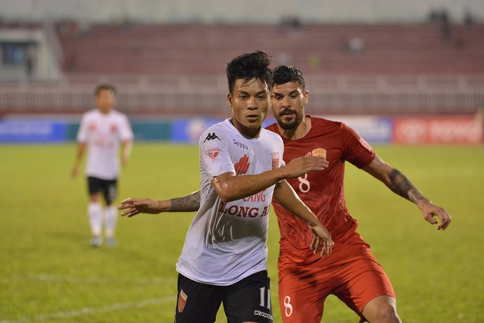 Truyen thong the gioi cham biem V.League lo bich, dien ro hinh anh