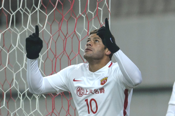 Hulk na phao giup dai gia Trung Quoc vuot kho o cup chau A hinh anh