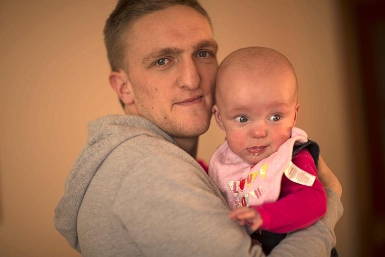 Tinh canh tham thuong cua ga cau thu nghien ca do hinh anh