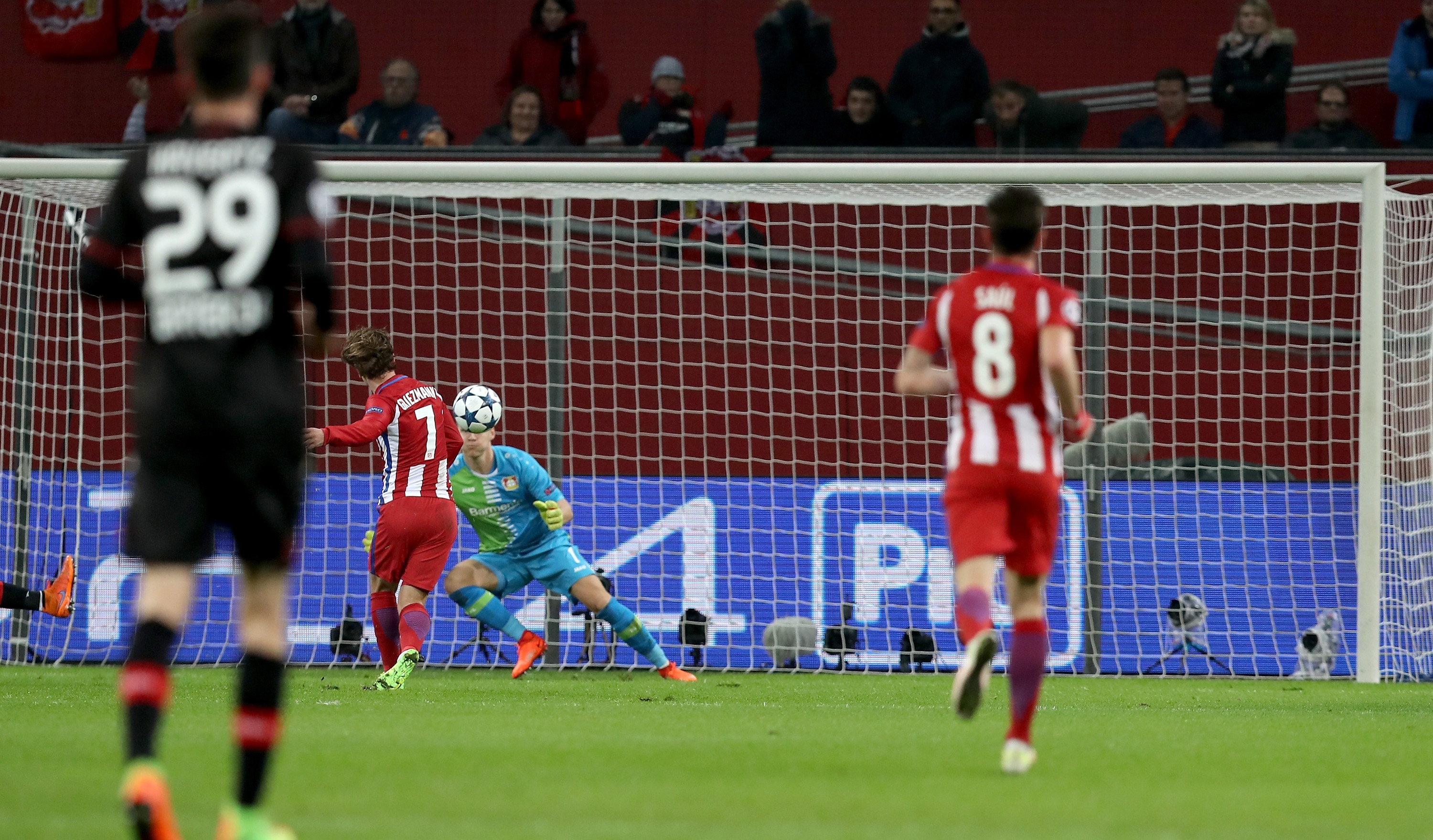 Tran Leverkusen vs Atletico anh 3