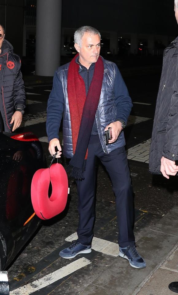 Mourinho tặng quà đặc biệt cho CĐV ảnh 1 Mourinho tang qua dac biet cho CDV anh 1