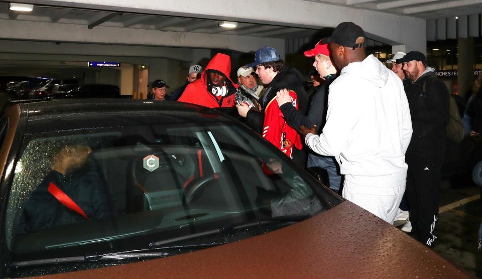 Mourinho tặng quà đặc biệt cho CĐV ảnh 8 Mourinho tang qua dac biet cho CDV anh 8