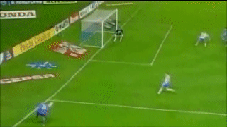 Tron 19 nam Roberto Carlos ghi ban tu goc gan 0 do hinh anh