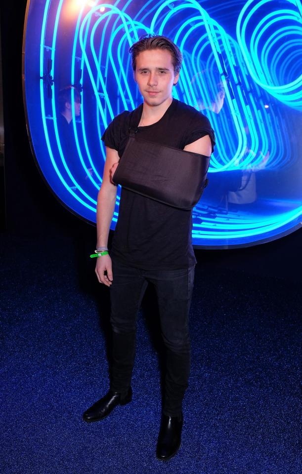 Con trai Beckham được bà chị hơn 18 tuổi tán tỉnh ảnh 1 Con trai Beckham duoc ba chi hon 18 tuoi tan tinh anh 1