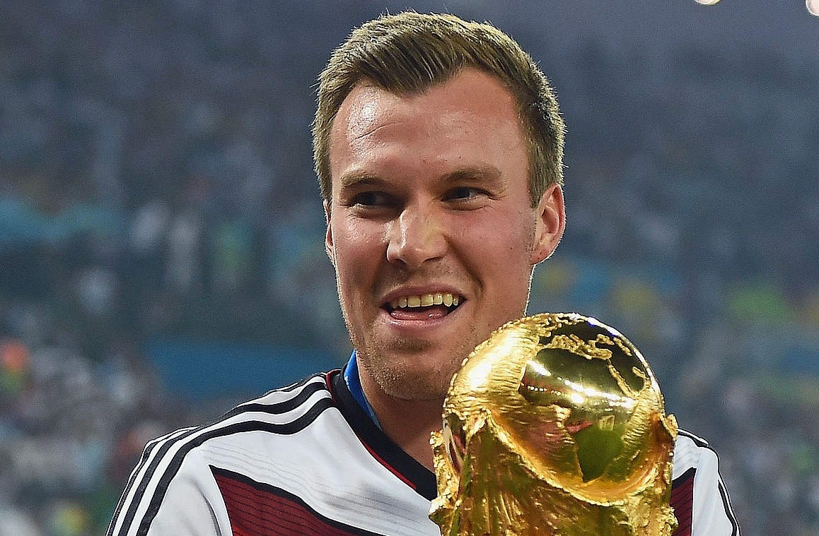 Nha vo dich World Cup bi danh chay mau dau hinh anh