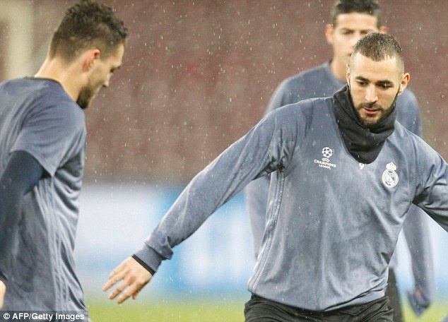 tran Napoli vs Real Madrid anh 10