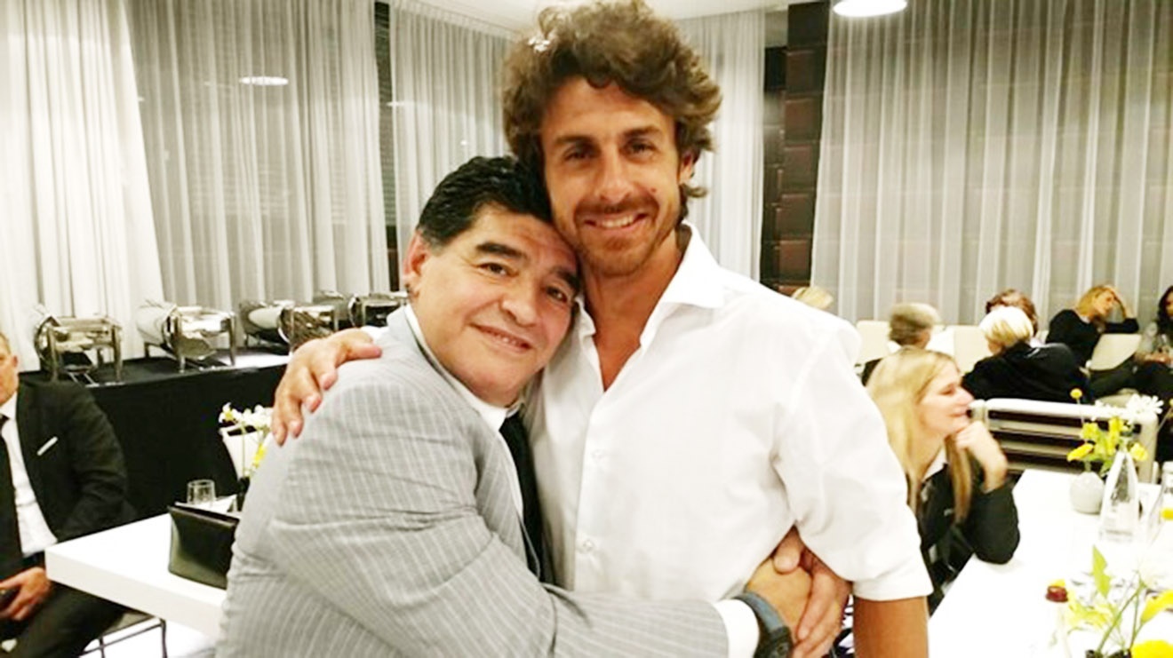 Maradona choi bong o Han Quoc anh 7