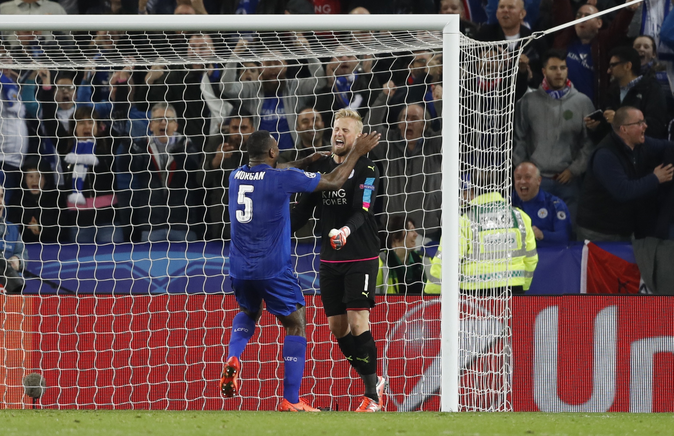 Tran Leicester vs Sevilla anh 10