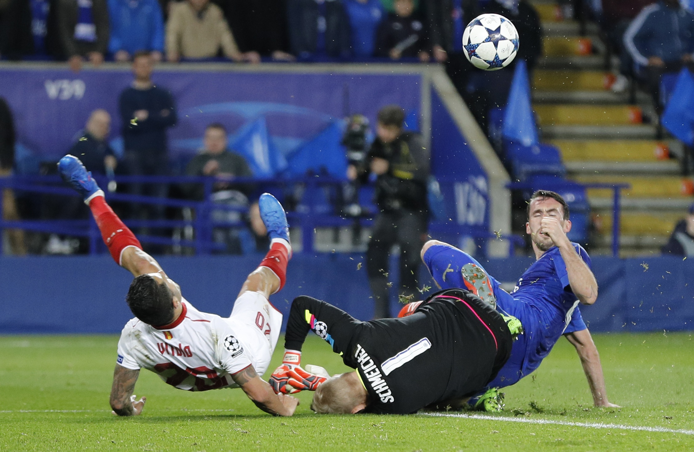 Tran Leicester vs Sevilla anh 8