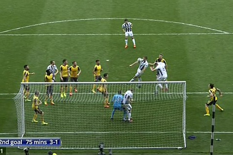 9 nguoi Arsenal dung yen nhin doi thu ghi ban hinh anh