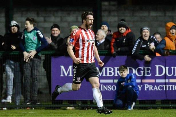 thu quan qua doi tren giuong ngu anh 1