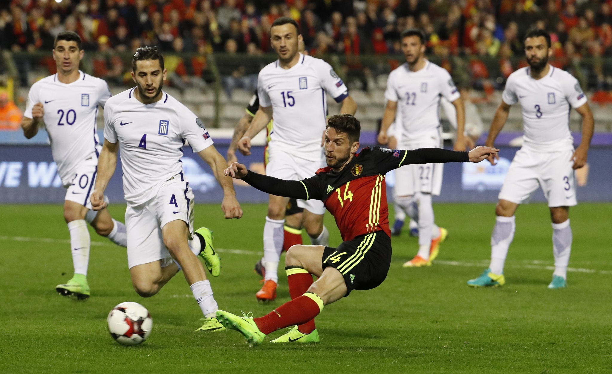 tran Bi vs Hy Lap anh 2