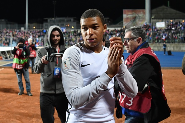 Mbappe di vao lich su ngay tran ra mat tuyen Phap hinh anh