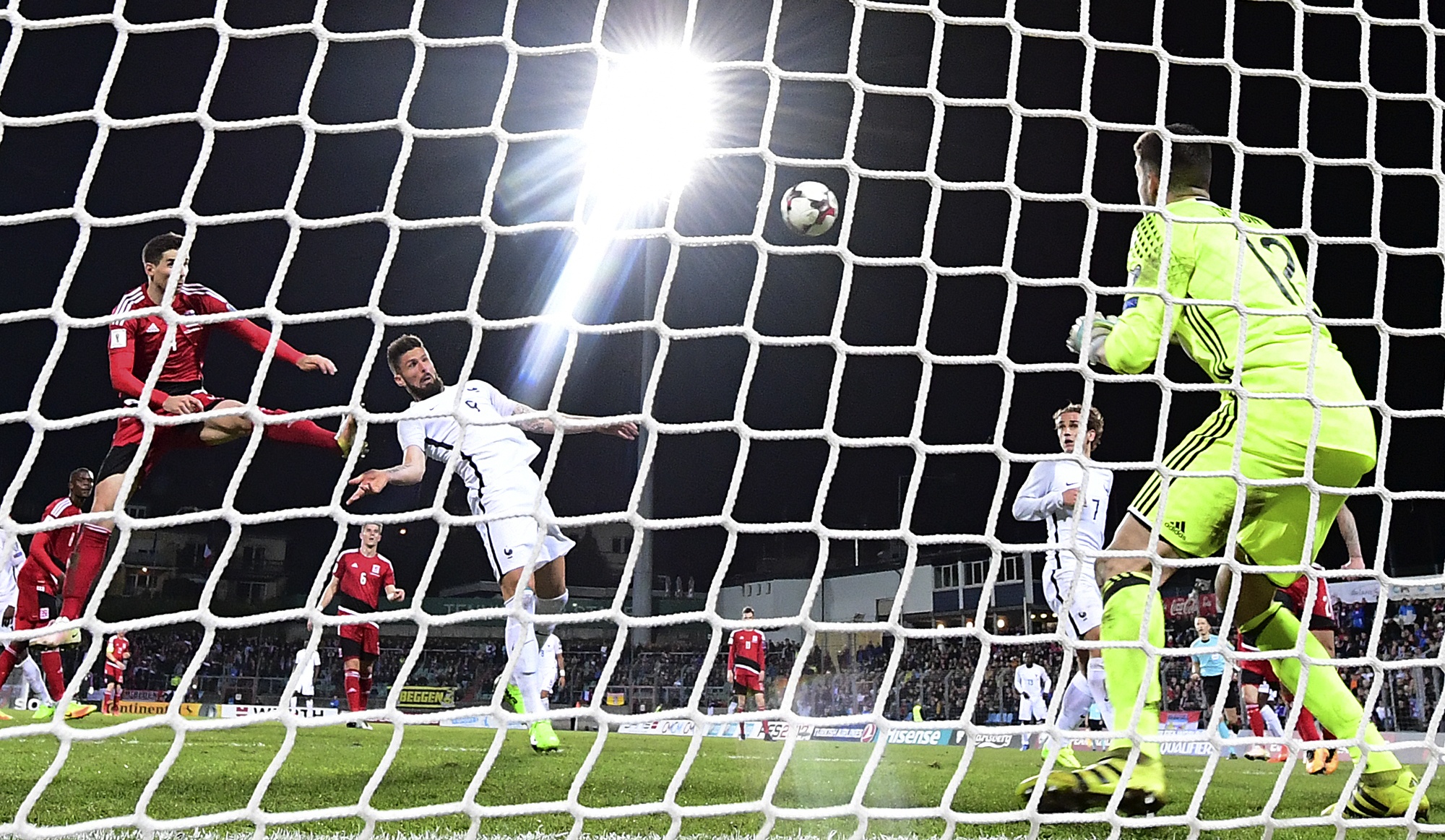 tran Luxembourg vs Phap anh 5