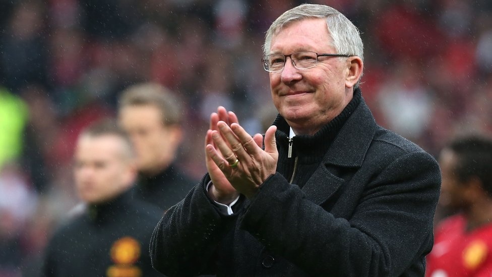 Ngay Sir Alex chia tay Manchester United hinh anh