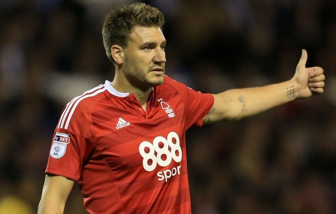 'Lord' Bendtner giup doi nha vo dich ngay tran ra mat hinh anh