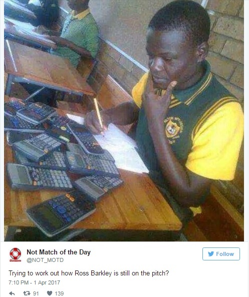 Trung vệ Lovren bị triệt hạ ảnh 6 Trung ve Lovren bi triet ha anh 6