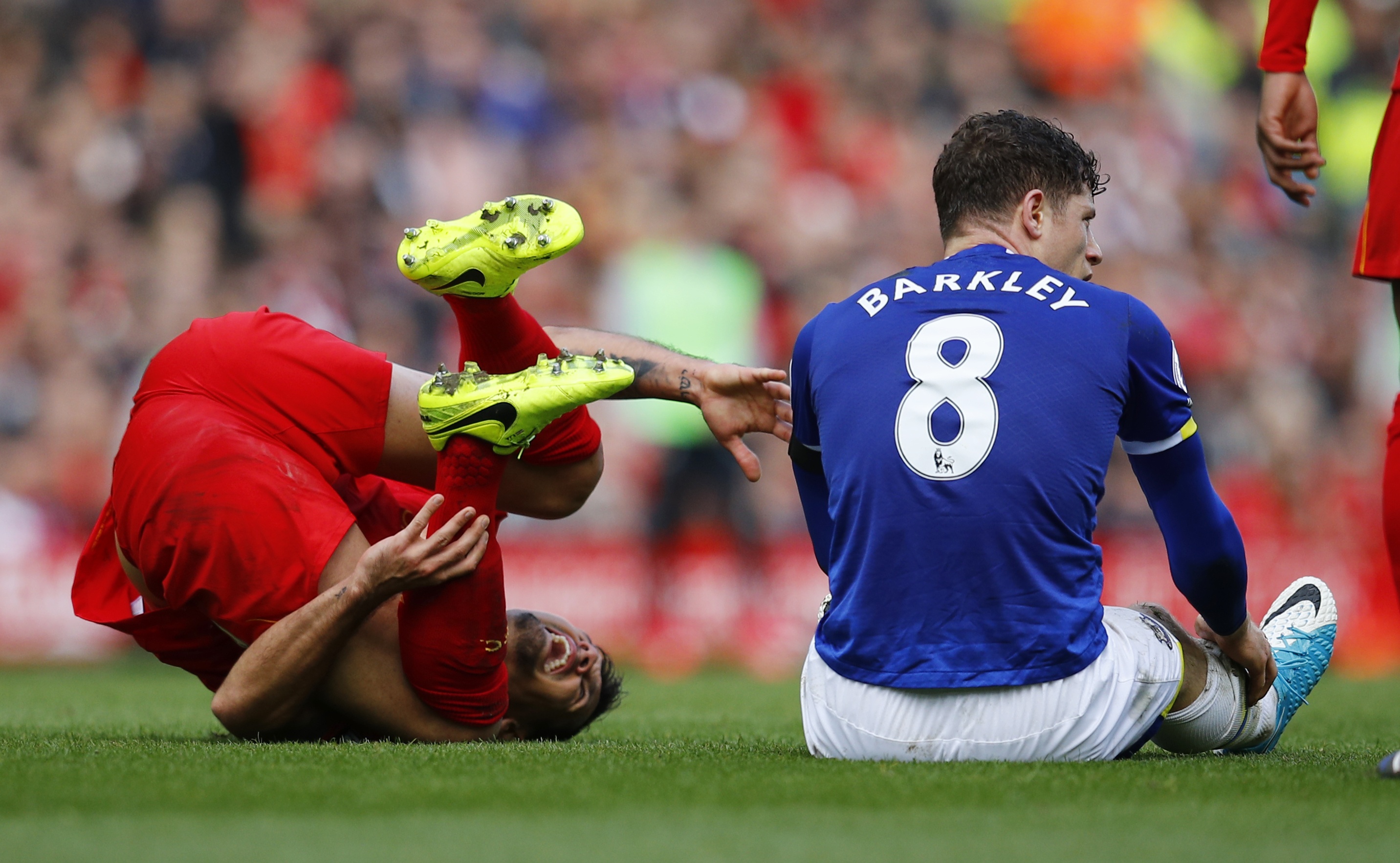 Trung ve Liverpool suyt gay chan o tran derby khoc liet hinh anh