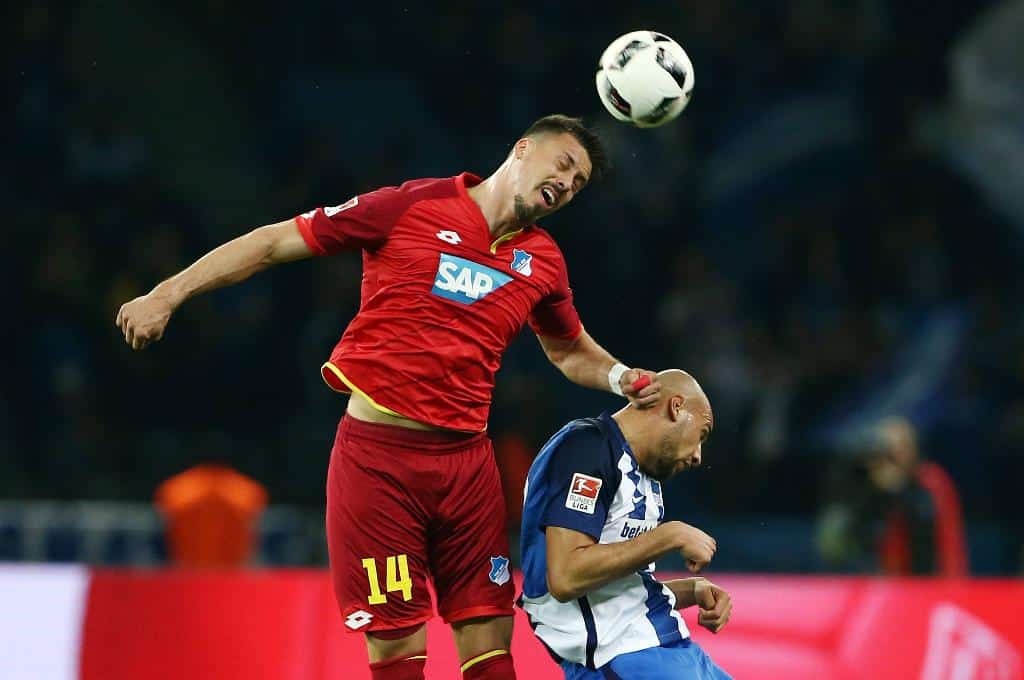 Sao Bundesliga dính chấn thương kinh dị ảnh 2 Sao Bundesliga dinh chan thuong kinh di anh 2