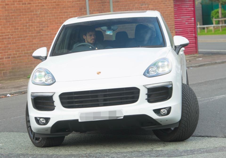 dàn sao Man City lái xe đến sân tập ảnh 8 dan sao Man City lai xe den san tap anh 8