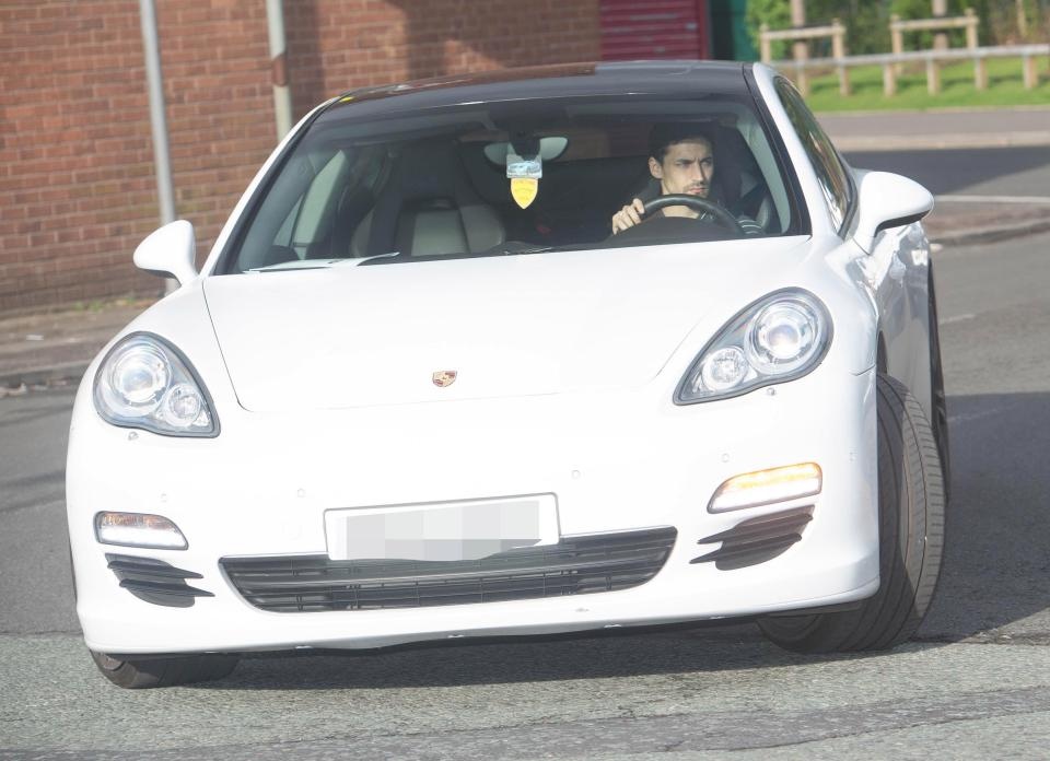 dàn sao Man City lái xe đến sân tập ảnh 3 dan sao Man City lai xe den san tap anh 3