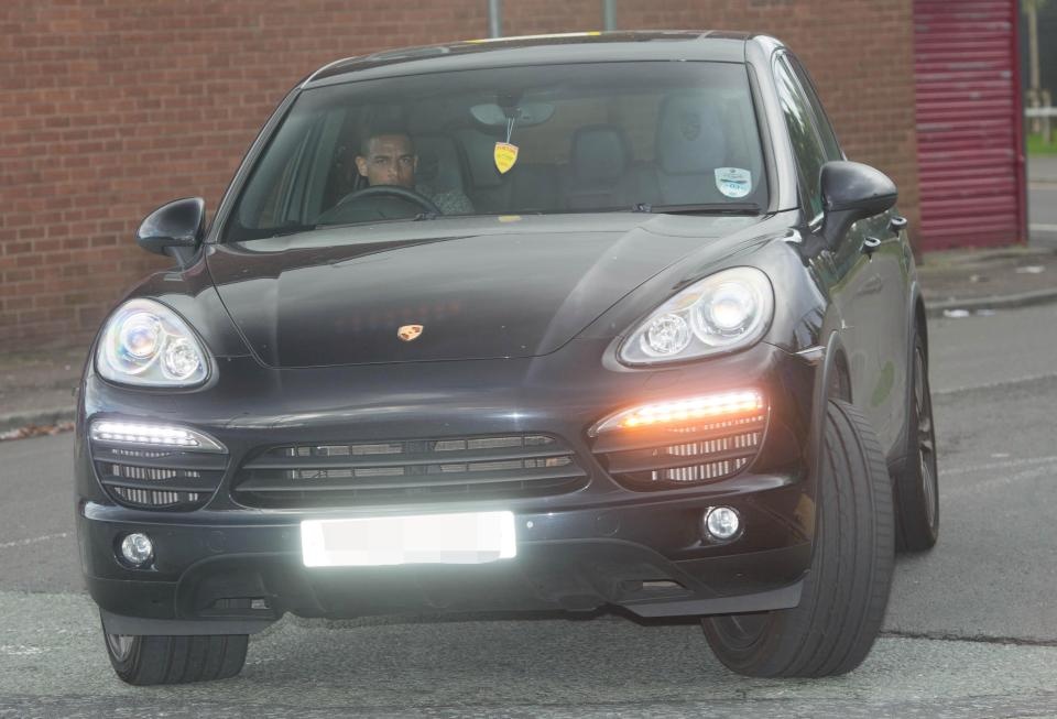 dàn sao Man City lái xe đến sân tập ảnh 9 dan sao Man City lai xe den san tap anh 9