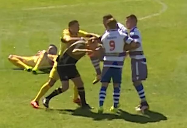 Cau thu len goi vo mui trong tai anh 1