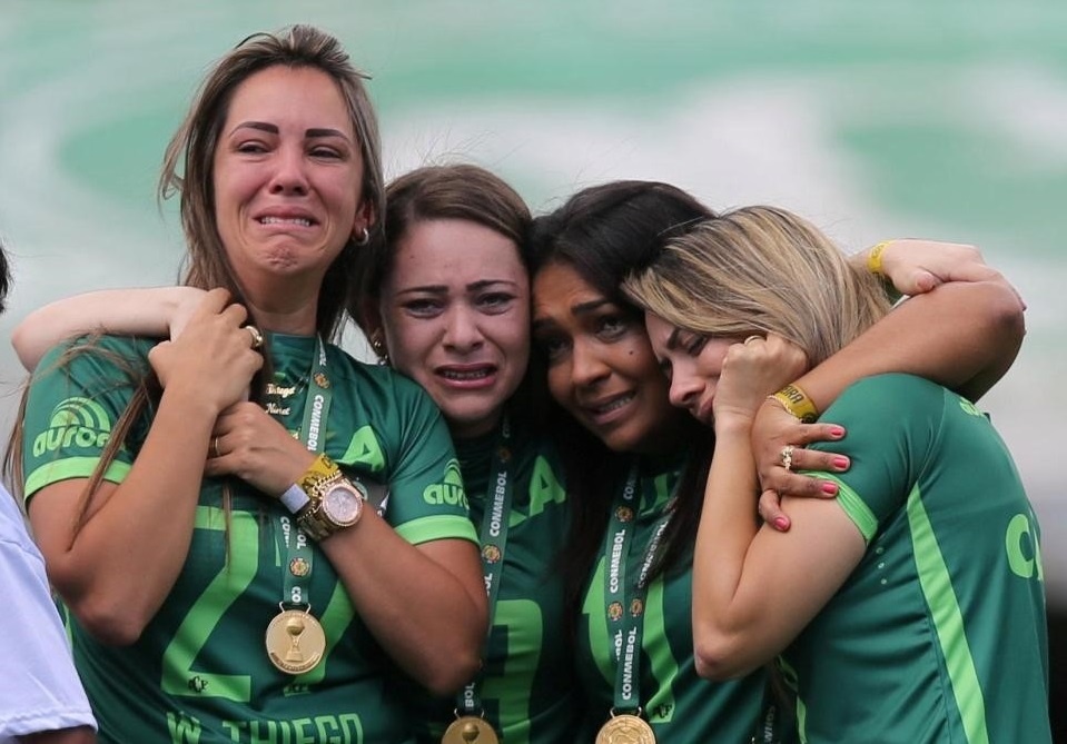 CLB xau so Chapecoense bi gia dinh nan nhan bat den hinh anh