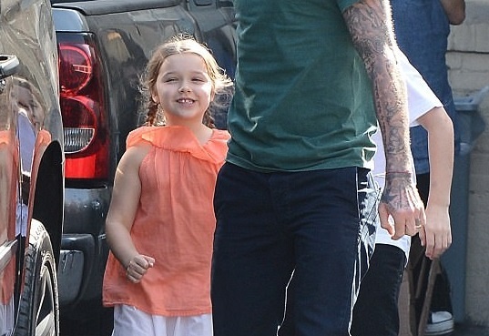 Con gai ut nha Beckham vui ve di lam dep voi bo hinh anh