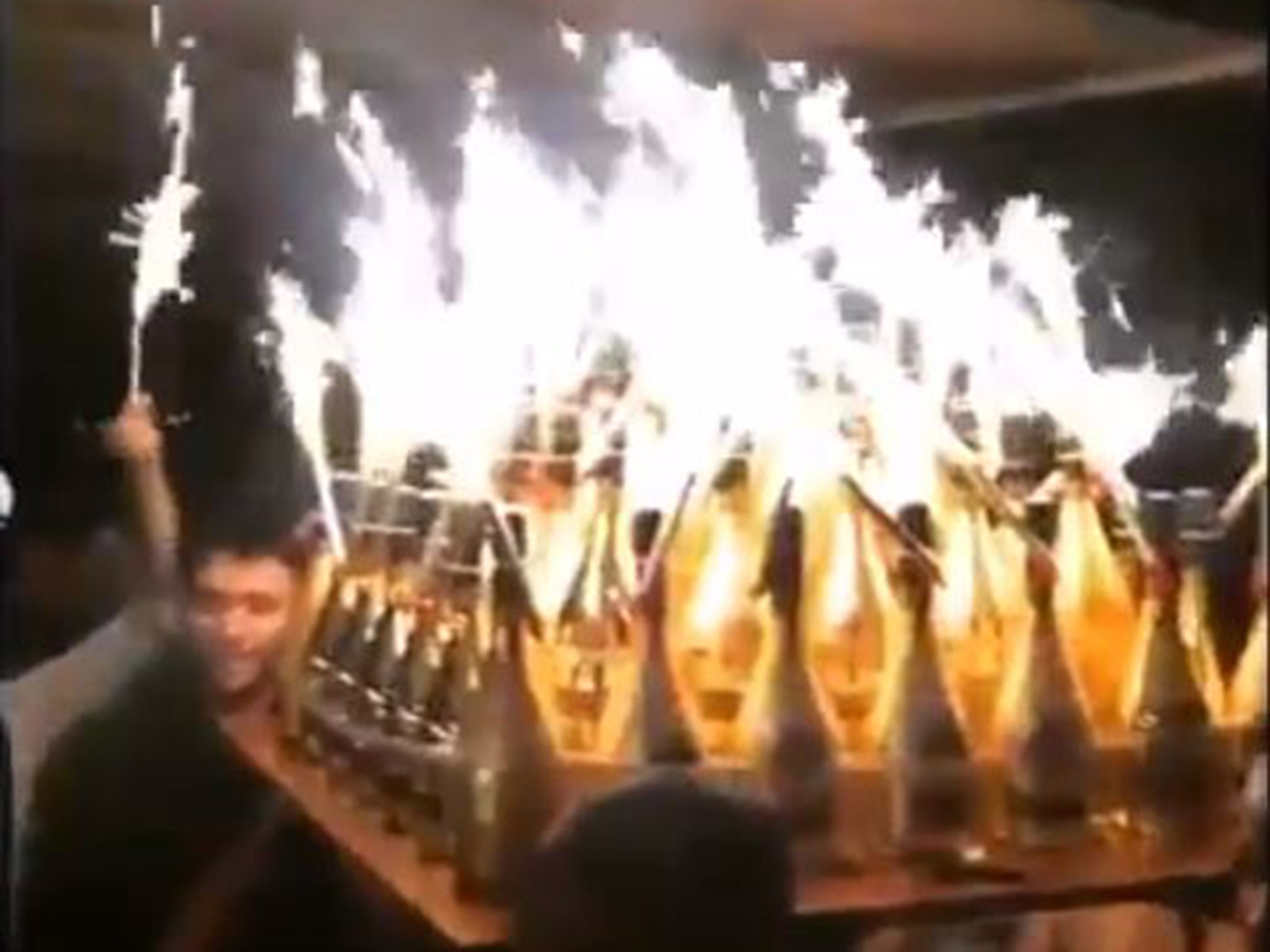 Pavel tiec tung bang 500 chai ruou ngay sau that bai cua tuyen Nga hinh anh