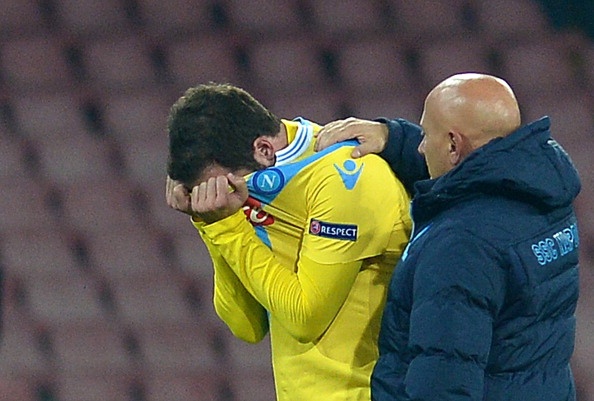 Higuain khoc nhu dua tre khi roi Real Madrid hinh anh