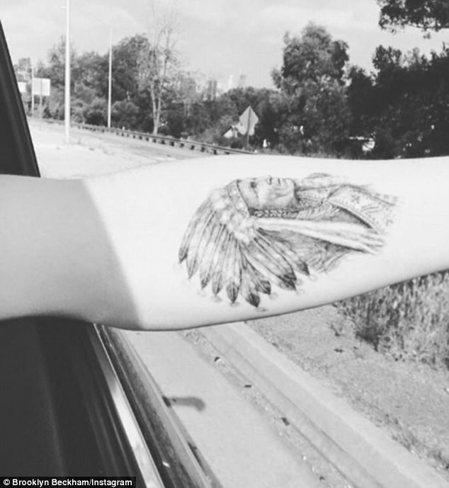 Con trai Beckham khoe hinh xam thu hai anh 2