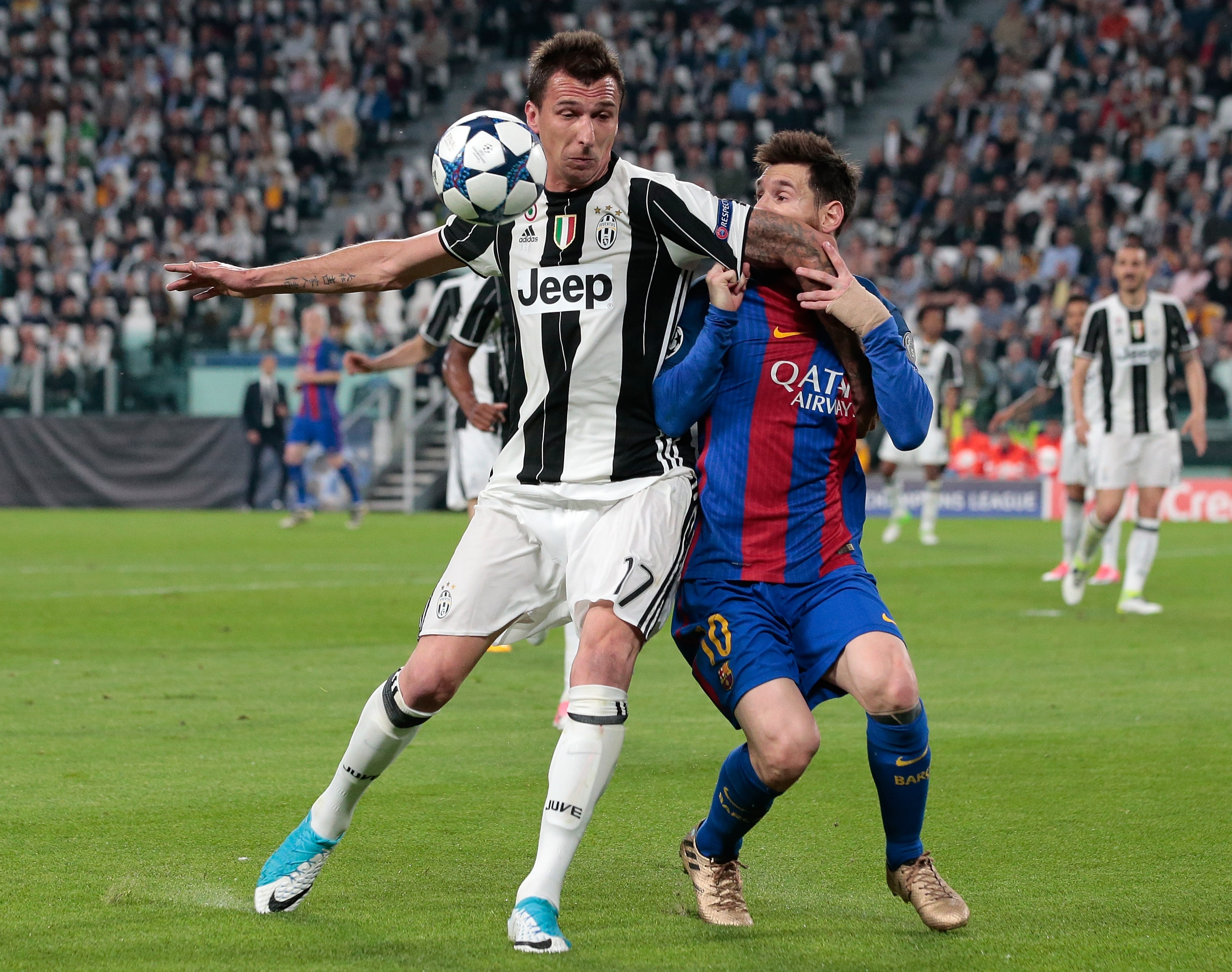 Tran Juventus vs Barcelona anh 8