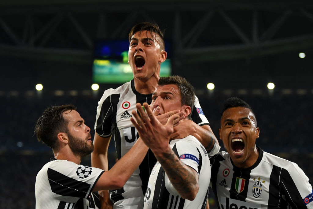Dan em Messi lap cu dup, Juventus nhan chim Barca 3-0 hinh anh